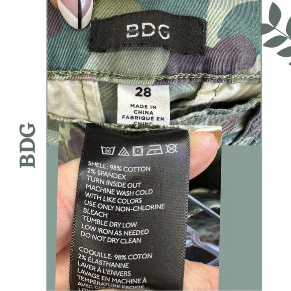 BDG Camouflage Carpenter Pant
Purple Green Ankle Zipper Detail Size 28 - Picture 9 of 9